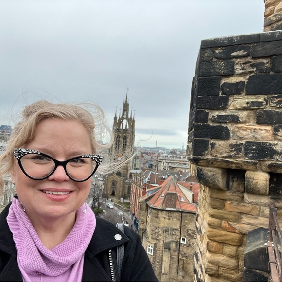 Meet your Posher, Mary - Picture 2 of 2